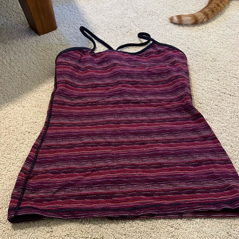 Lululemon tank w built in bra (no pads incl)